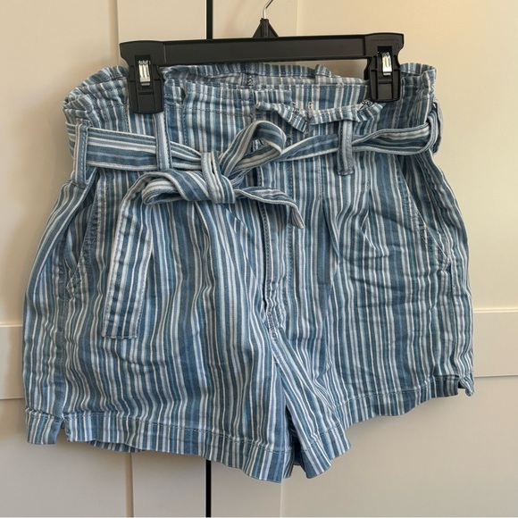 American Eagle striped denim shorts with belt size 8 - Picture 1 of 2